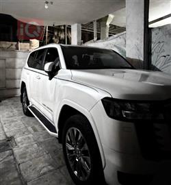 تۆیۆتا لاند کروزەر